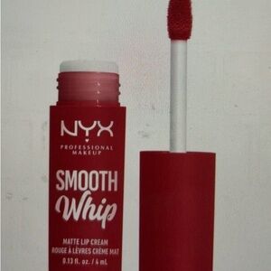NYX Smooth Whip Matte Lip Cream - Color-Velvet Robe (Vegan)